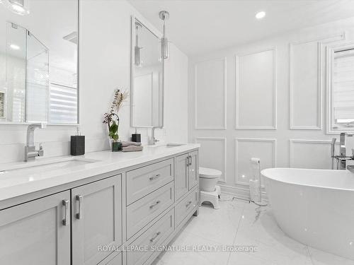 74 Littleleaf Cres, Markham, ON - Indoor Photo Showing Bathroom