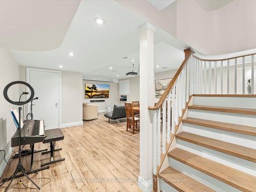 74 Littleleaf Cres, Markham, ON - Indoor Photo Showing Other Room