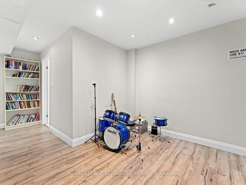 74 Littleleaf Cres, Markham, ON - Indoor Photo Showing Other Room