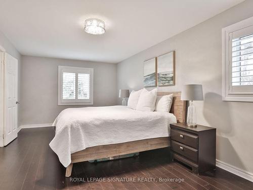 14 Grand Forest Dr, Barrie, ON - Indoor Photo Showing Bedroom