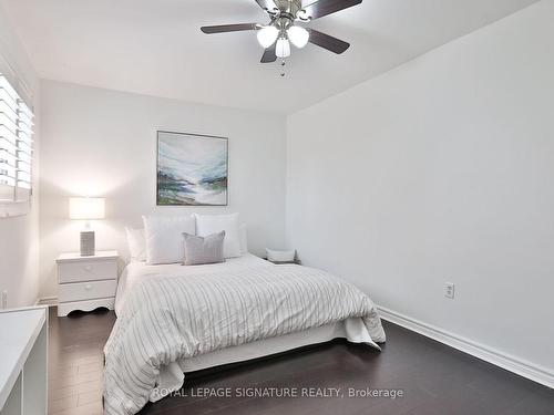 14 Grand Forest Dr, Barrie, ON - Indoor Photo Showing Bedroom