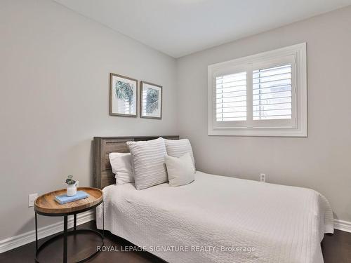 14 Grand Forest Dr, Barrie, ON - Indoor Photo Showing Bedroom