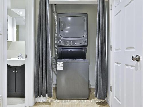 14 Grand Forest Dr, Barrie, ON - Indoor Photo Showing Laundry Room