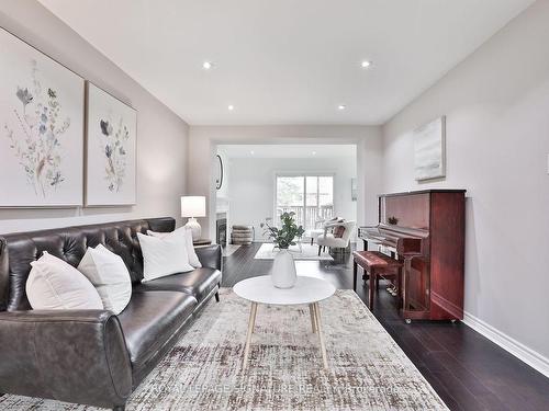 14 Grand Forest Dr, Barrie, ON - Indoor Photo Showing Living Room