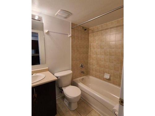 220-4975 Southampton Dr, Mississauga, ON - Indoor Photo Showing Bathroom