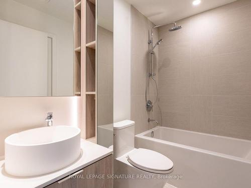 210-28 Ann St, Mississauga, ON - Indoor Photo Showing Bathroom