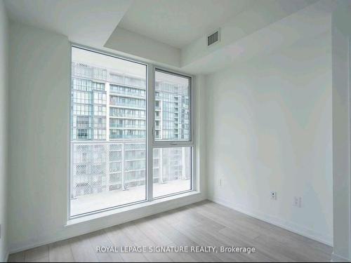 1801-4065 Confederation Pkwy, Mississauga, ON - Indoor Photo Showing Other Room