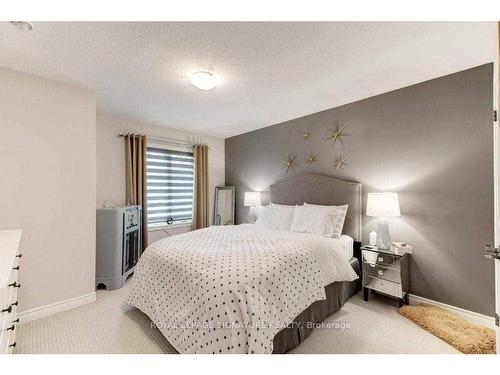 25-120 Vineberg Dr, Hamilton, ON - Indoor Photo Showing Bedroom