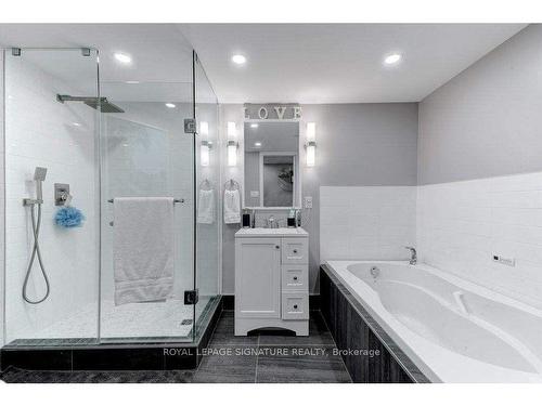 25-120 Vineberg Dr, Hamilton, ON - Indoor Photo Showing Bathroom