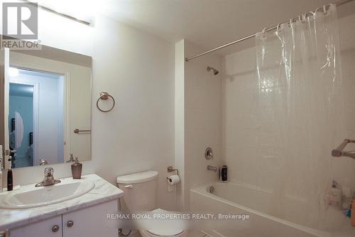 110 Durham Avenue, Barrie, ON - Indoor Photo Showing Bathroom