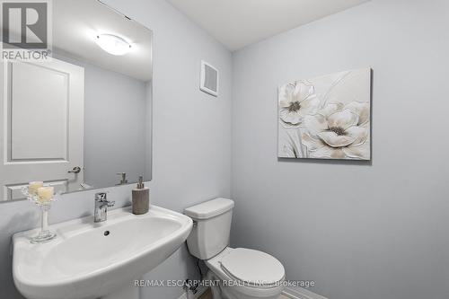 1117 - 585 Colborne Street E, Brantford, ON - Indoor Photo Showing Bathroom