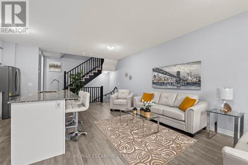 1117 - 585 Colborne Street E, Brantford, ON - Indoor Photo Showing Living Room