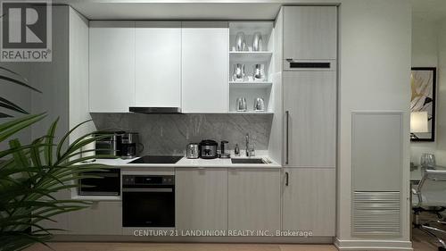 Ph112 - 138 Downes Street, Toronto, ON - Indoor Photo Showing Kitchen