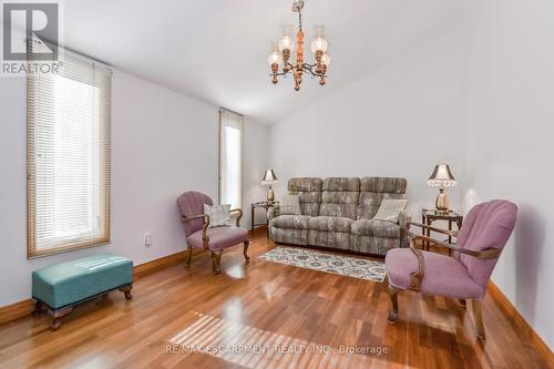 754238 2Nd Line Ehs, Mono, ON - Indoor Photo Showing Living Room