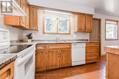 754238 2Nd Line Ehs, Mono, ON - Indoor Photo Showing Kitchen With Double Sink