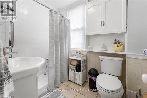 5400 North Service Road, Lincoln, ON - Indoor Photo Showing Bathroom