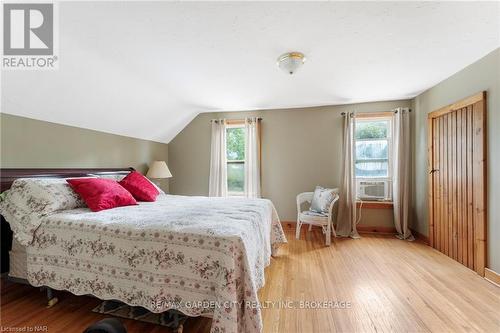 5400 North Service Road, Lincoln, ON - Indoor Photo Showing Bedroom