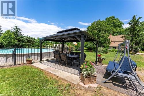 5400 North Service Road, Lincoln, ON - Outdoor