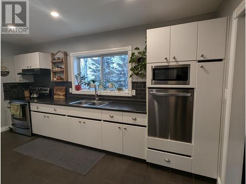 239 Moore Subdivision, Dawson Creek, BC - Indoor Photo Showing Kitchen With Double Sink