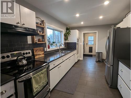 239 Moore Subdivision, Dawson Creek, BC - Indoor Photo Showing Kitchen With Stainless Steel Kitchen