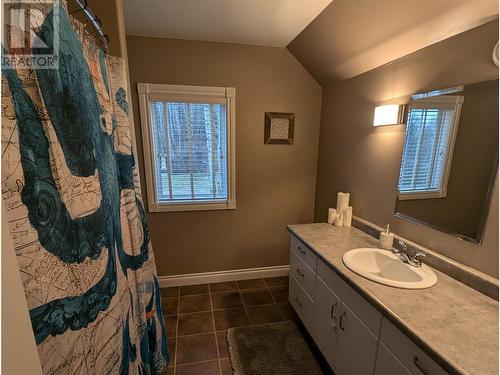 239 Moore Subdivision, Dawson Creek, BC - Indoor Photo Showing Bathroom