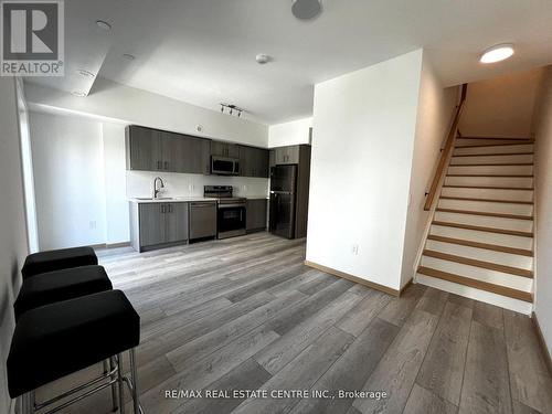 C3-307 - 3445 Sheppard Avenue E, Toronto, ON - Indoor Photo Showing Kitchen