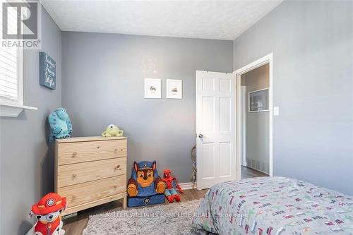 69 Ronaldshay Avenue, Hamilton, ON - Indoor Photo Showing Bedroom