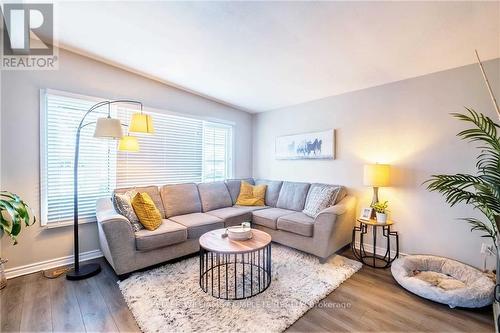 69 Ronaldshay Avenue, Hamilton, ON - Indoor Photo Showing Living Room