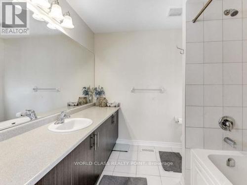 Upper - 547 Linden Drive, Cambridge, ON - Indoor Photo Showing Bathroom