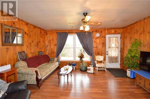 732 French Line Road, Lanark, ON - Indoor Photo Showing Living Room