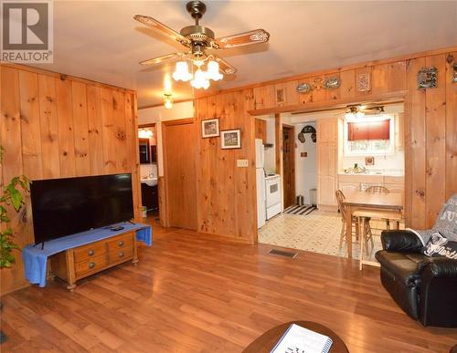 732 French Line Road, Lanark, ON - Indoor Photo Showing Living Room