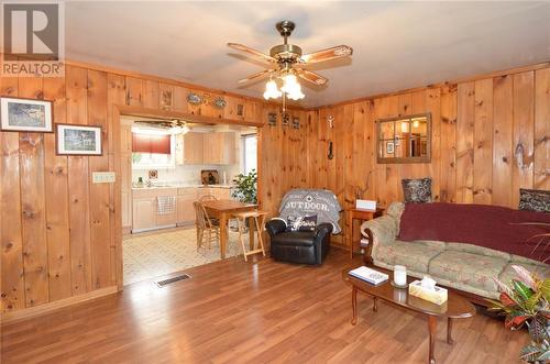 732 French Line Road, Lanark, ON - Indoor Photo Showing Living Room