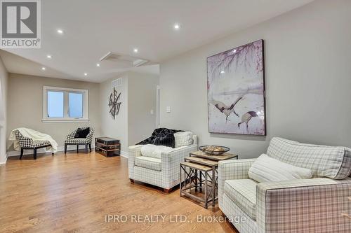 22 10Th Street S, Wasaga Beach, ON - Indoor Photo Showing Living Room