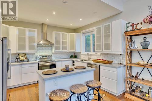 22 10Th Street S, Wasaga Beach, ON - Indoor Photo Showing Kitchen