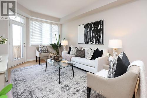 4-02 - 2420 Baronwood Drive, Oakville, ON - Indoor Photo Showing Living Room