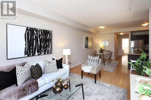 4-02 - 2420 Baronwood Drive, Oakville, ON - Indoor Photo Showing Living Room