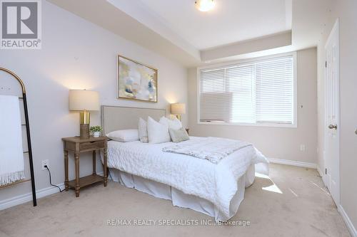 4-02 - 2420 Baronwood Drive, Oakville, ON - Indoor Photo Showing Bedroom