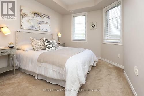 4-02 - 2420 Baronwood Drive, Oakville, ON - Indoor Photo Showing Bedroom