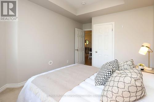 4-02 - 2420 Baronwood Drive, Oakville, ON - Indoor Photo Showing Bedroom