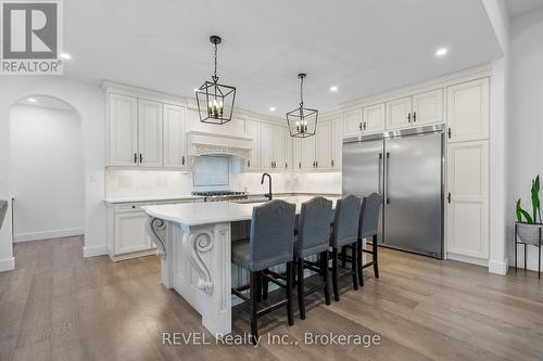 18 Four Mile Creek Road, Niagara-On-The-Lake, ON - Indoor Photo Showing Kitchen With Upgraded Kitchen