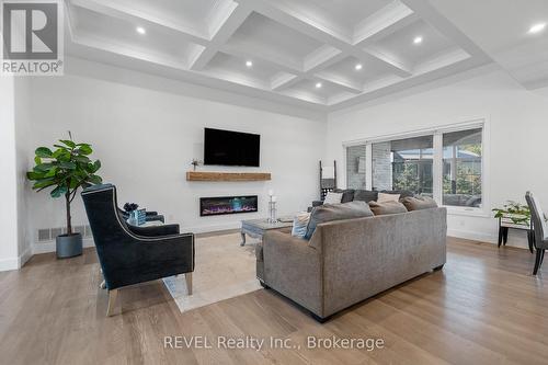 18 Four Mile Creek Road, Niagara-On-The-Lake, ON - Indoor Photo Showing Living Room With Fireplace