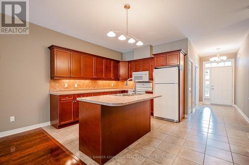 76 Aaron Trail, Welland (766 - Hwy 406/Welland), ON - Indoor Photo Showing Kitchen