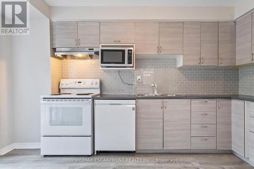 13 Normandy Place, Oakville, ON - Indoor Photo Showing Kitchen