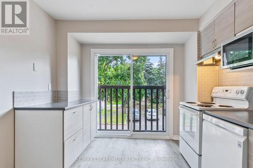 13 Normandy Place, Oakville, ON - Indoor Photo Showing Kitchen