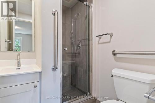 13 Normandy Place, Oakville, ON - Indoor Photo Showing Bathroom