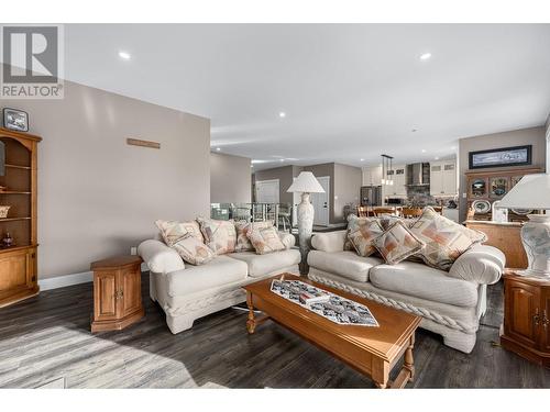 2760 Peregrine Way, Merritt, BC - Indoor Photo Showing Living Room