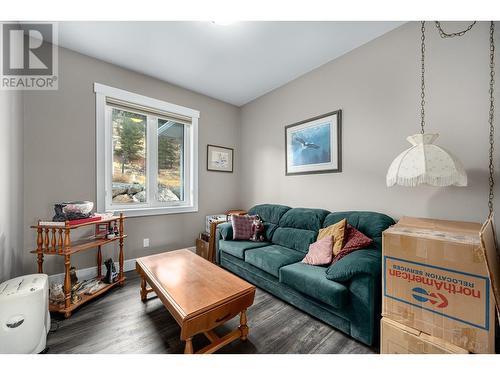 2760 Peregrine Way, Merritt, BC - Indoor Photo Showing Living Room