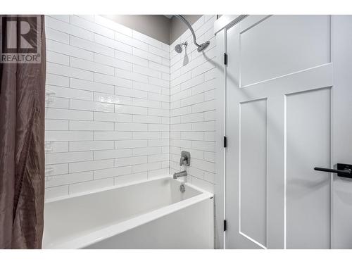 2760 Peregrine Way, Merritt, BC - Indoor Photo Showing Bathroom