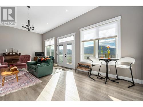 2760 Peregrine Way, Merritt, BC - Indoor Photo Showing Living Room