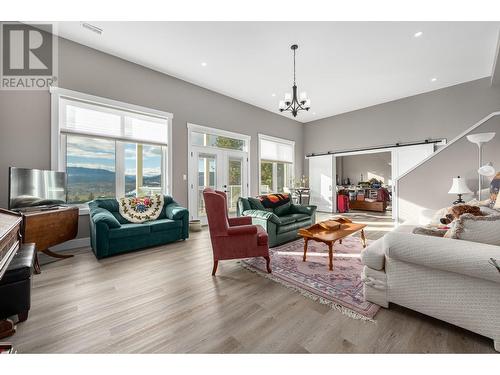 2760 Peregrine Way, Merritt, BC - Indoor Photo Showing Living Room